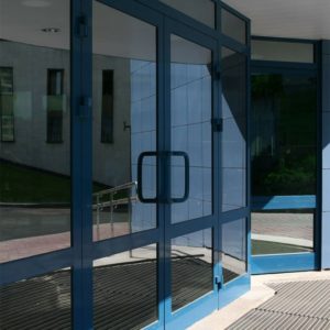 Алюминиевая дверь 700×2300 мм. Алюминиевая дверь 700×2300 мм.